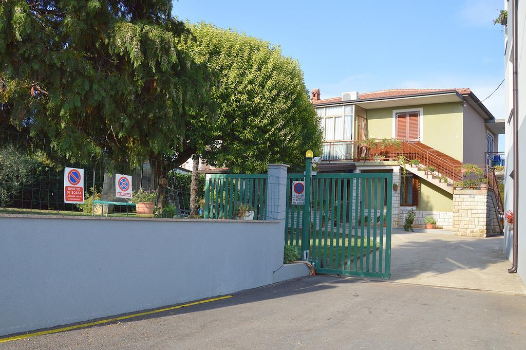 Appartamento Giardino Umago Esterno foto