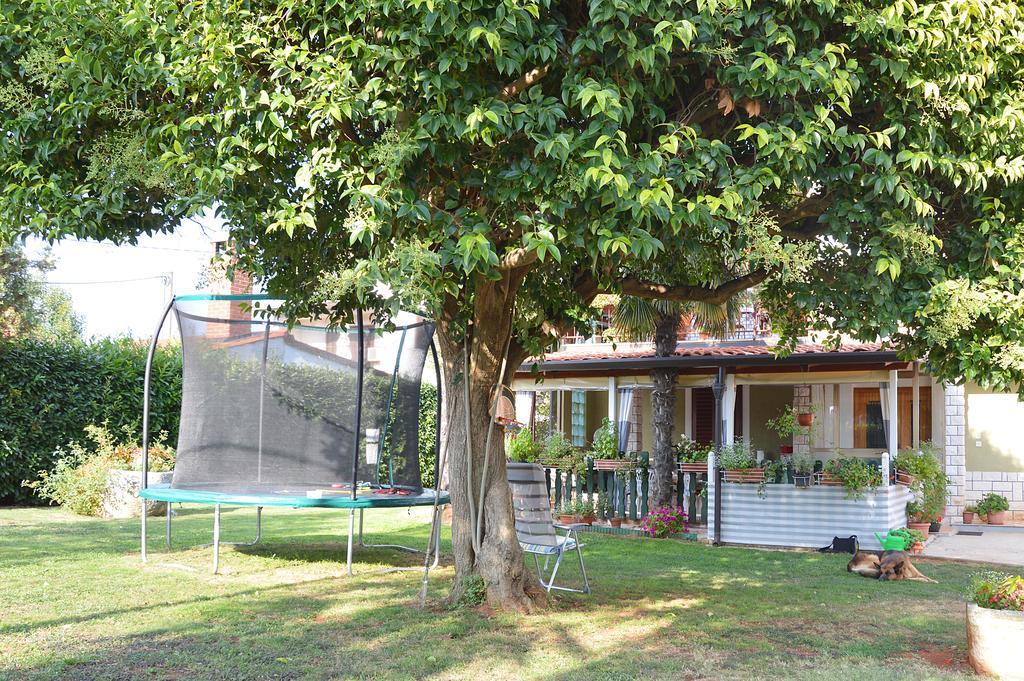 Appartamento Giardino Umago Esterno foto